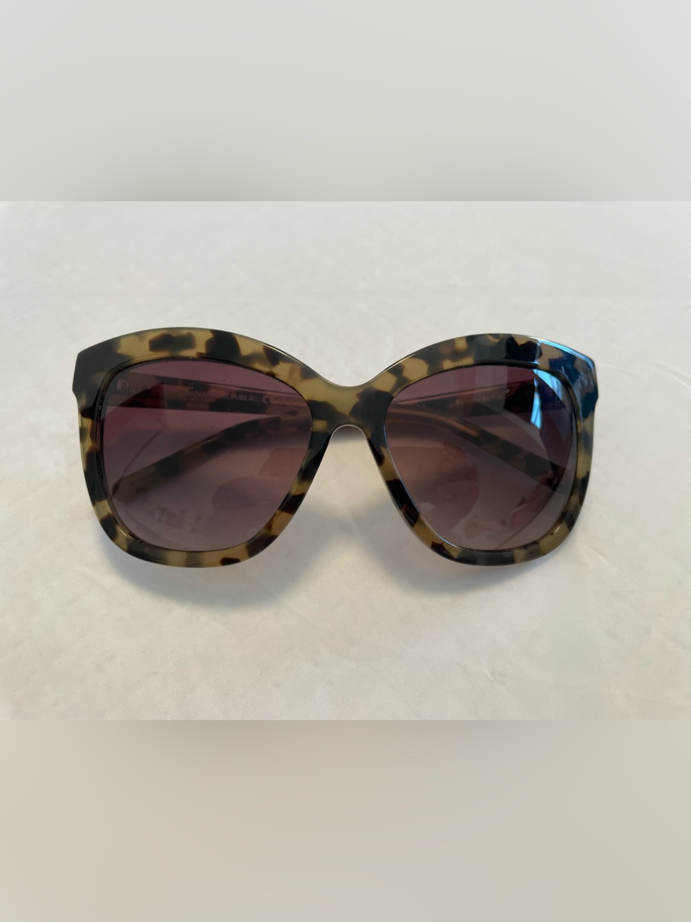 Banana Republic Tortoiseshell Oversized Sunglasses with Brown Lenses